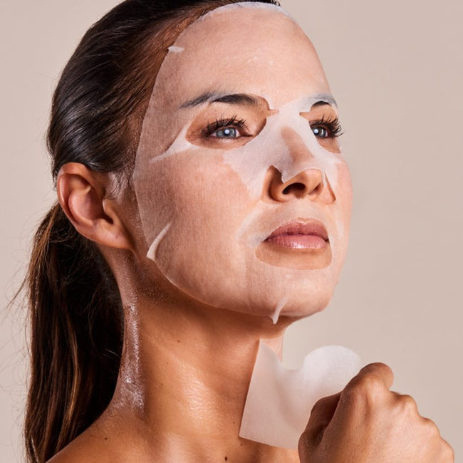 IROHA nature Anti-Wrinkles & Pro-Age Tissue Face & Neck Mask przeciwstarzeniowa maska w płachcie na twarz i szyję z kolagenem i kwasem hialuronowym 30ml