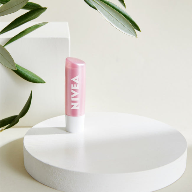 Nivea Pielęgnująca pomadka do ust Pearly Shine 4.8g