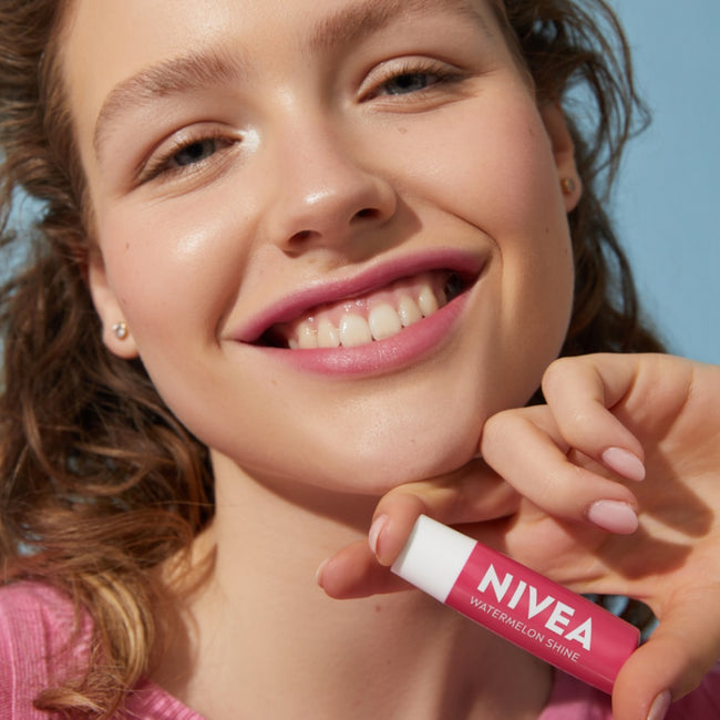 Nivea Pielęgnująca pomadka do ust Watermelon Shine 4.8g