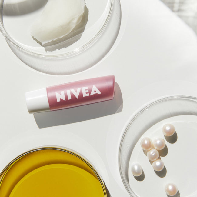 Nivea Pielęgnująca pomadka do ust Pearly Shine 4.8g