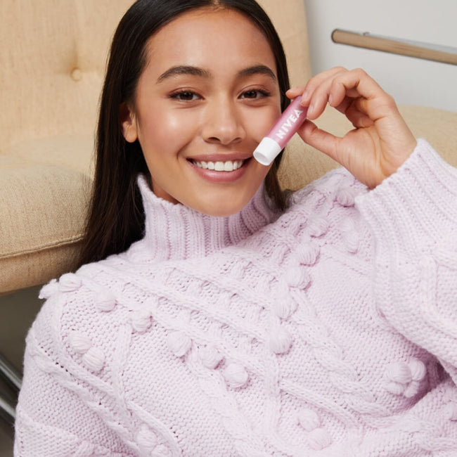 Nivea Pielęgnująca pomadka do ust Pearly Shine 4.8g