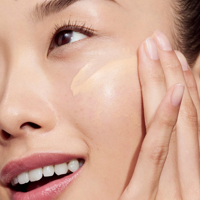 Clinique Even Better Clinical™ Vitamin Makeup SPF50 lekki podkład do twarzy
