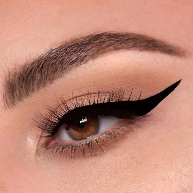 The Balm Schwing Liquid Eyeliner długotrwały eyeliner w płynie