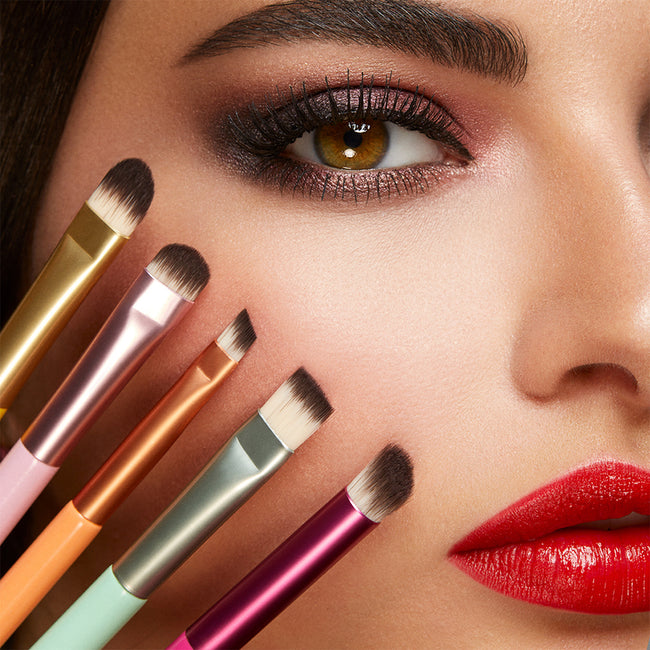 KIKO Milano Smart Concealer Brush 100 pędzel do nakładania korektorów i cieni do powiek