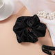 Sister Young Lilu satynowa gumka do włosów scrunchie Black