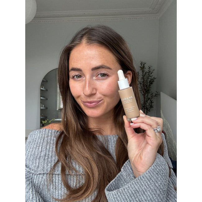 Lumene Invisible Illumination rozświetlające serum do twarzy 200 Universal Medium 30ml