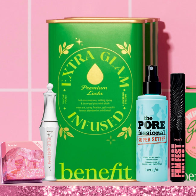 Benefit Extra Glam Infused zestaw tusz do rzęs 8.5g + spray utrwalający makijaż 30ml + żel do brwi 7ml + różowo-truskawkowy róż do policzków 2.5g