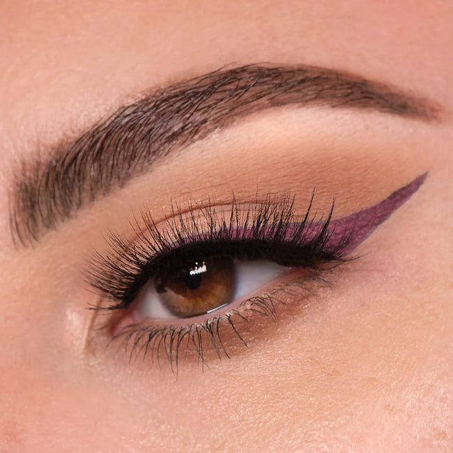 The Balm Schwing Liquid Eyeliner długotrwały eyeliner w płynie
