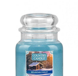 Country Candle Średnia świeca zapachowa z dwoma knotami Mountain Chalet 453g