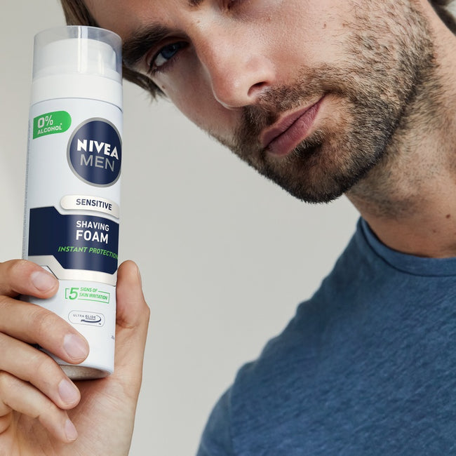 Nivea Men Sensitive Elegance zestaw łagodząca pianka do golenia 200ml + łagodzący balsam po goleniu 100ml + krem uniwersalny 75ml + antyperspirant roll-on 50ml + kosmetyczka