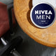 Nivea Men Sensitive Elegance zestaw pianka do golenia 200ml + balsam po goleniu 100ml + krem uniwersalny 75ml + antyperspirant roll-on 50ml + kosmetyczka
