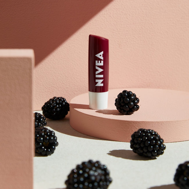 Nivea Beauty Touch zestaw Fresh Blends Banan i Acai żel pod prysznic 300ml + Pearl & Beauty Black Pearl antyperspirant spray 150ml + Blackberry Shine pomadka do ust 4.8g