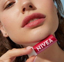 Nivea Pielęgnująca pomadka do ust Cherry Shine 4.8g