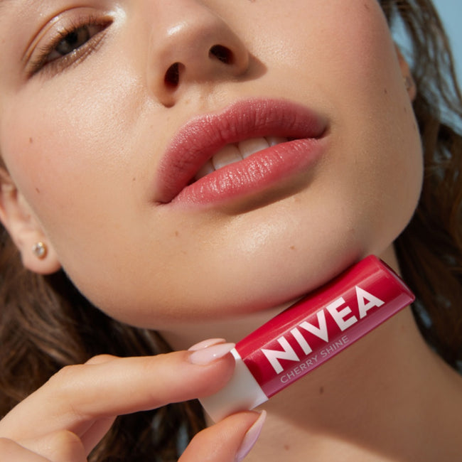 Nivea Pielęgnująca pomadka do ust Cherry Shine 4.8g