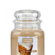 Country Candle Średnia świeca zapachowa z dwoma knotami Salted Waffle Cone 453g