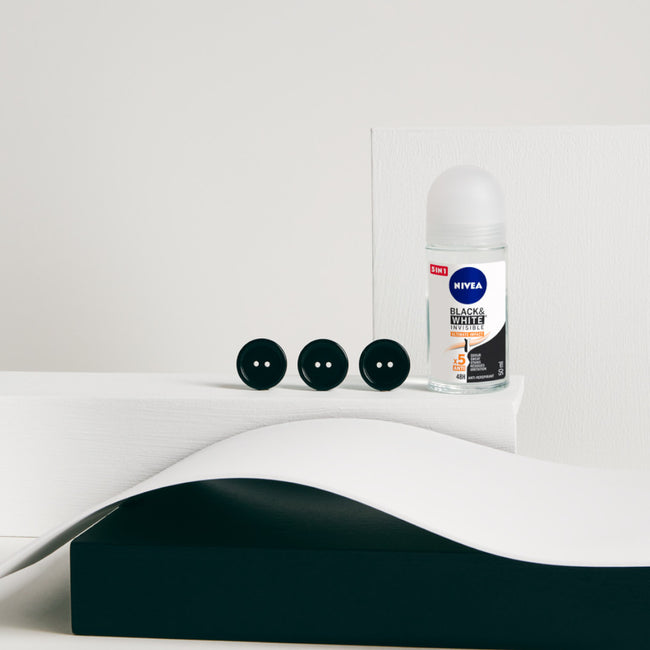 Nivea Black&White Invisible Ultimate Impact antyperspirant w kulce 50ml