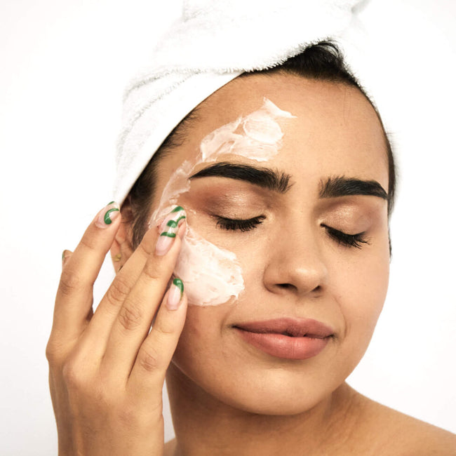 Creamy Cherish Me kojąca maseczka-krem dla każdego rodzaju skóry 15g