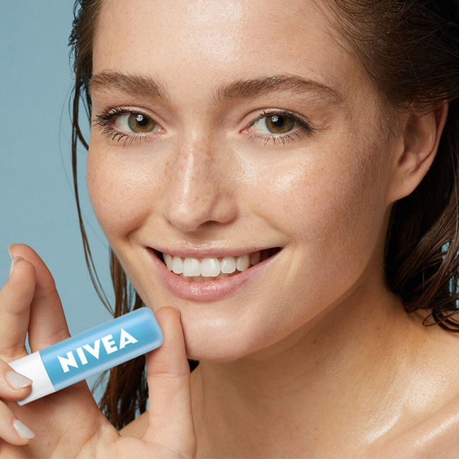 Nivea Pielęgnująca pomadka do ust Hydro Care 4.8g