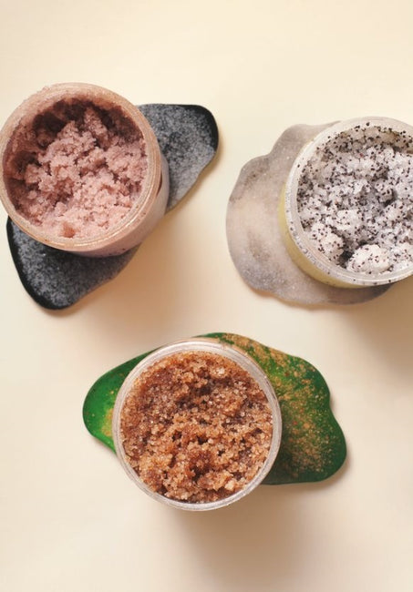 Hagi Naturalny scrub do ciała z olejem z pestek śliwki i jojoba 300g