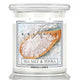 Kringle Candle Średnia świeca zapachowa z dwoma knotami Sea Salt & Tonka 411g