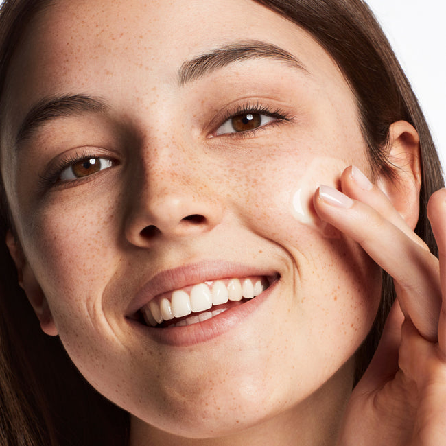 Clinique Dramatically Different™ Moisturizing Gel beztłuszczowa emulsja nawilżająca do twarzy dla mieszanej i tłustej 50ml