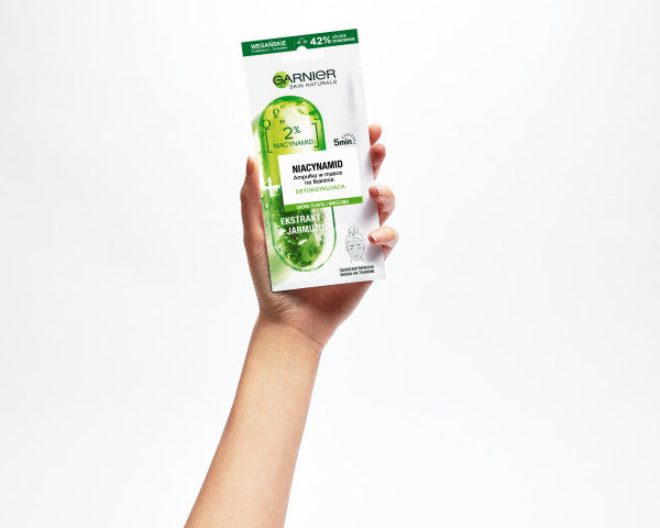 Garnier Niacinamide Ampoule Sheet Mask ampułka detoksykująca w masce na tkaninie z witaminą B3 i ekstraktem z jarmużu 15g