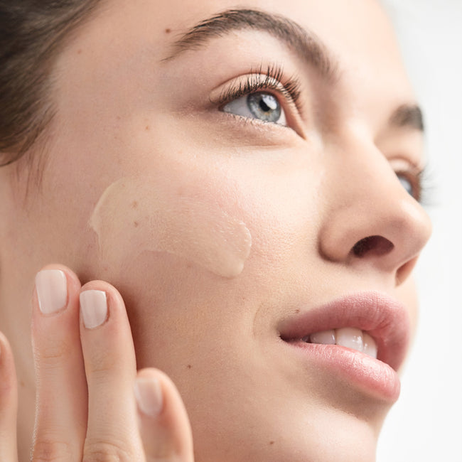 Clinique Dramatically Different™ Moisturizing Lotion+ nawilżająca emulsja do twarzy dla skóry bardzo suchej i suchej 125ml