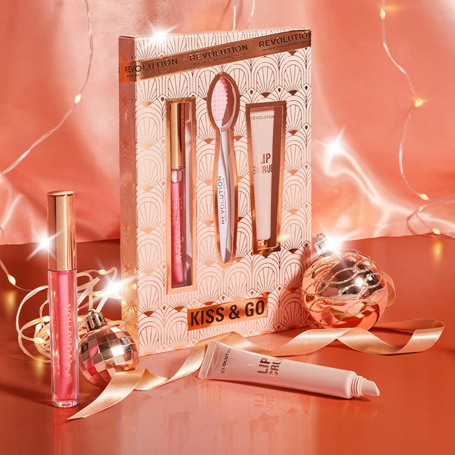Makeup Revolution Kiss & Go Lip Care Set zestaw Lip Oil olejek do ust 2.5ml + Lip Scrub peeling do ust 8ml + Lip Exfoliator Brush złuszczająca szczoteczka do ust