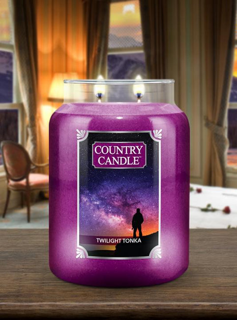 Country Candle Duża świeca zapachowa z dwoma knotami Twilight Tonka 680g