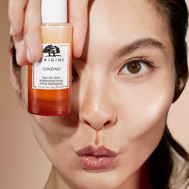 Origins GinZing™ Into the Glow Brightening Serum serum rozświetlające z witaminą C i kwasami AHA i BHA 30ml