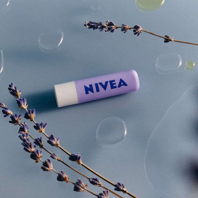 Nivea Overnight Care pielęgnująca pomadka do ust 4.8g