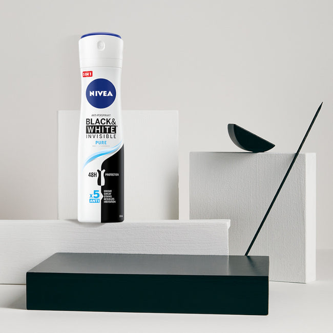 Nivea Black&White Invisible Pure antyperspirant spray 150ml