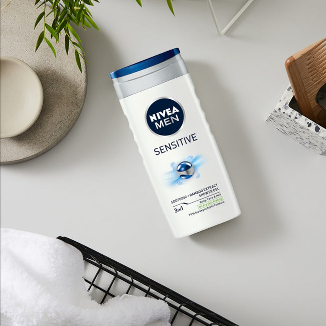 Nivea Men Sensitive Collection zestaw łagodząca pianka do golenia 200ml + łagodzący balsam po goleniu 100ml + żel pod prysznic 3w1 250ml