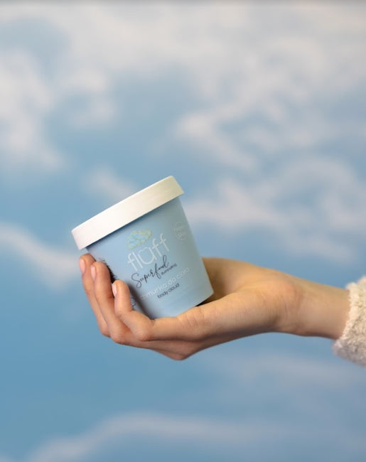 Fluff Superfood Body Cloud Illuminating rozświetlająca chmurka do ciała 150g