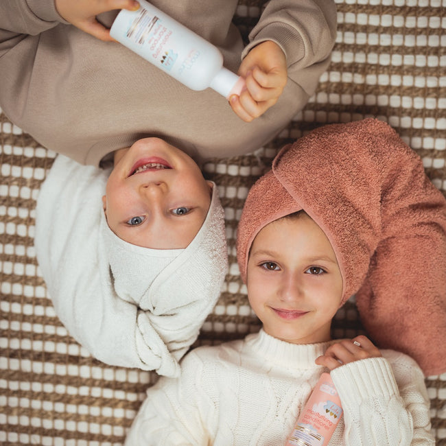 Mom and Who? Kids nawilżający szampon zapobiegający plątaniu się włosów 250ml
