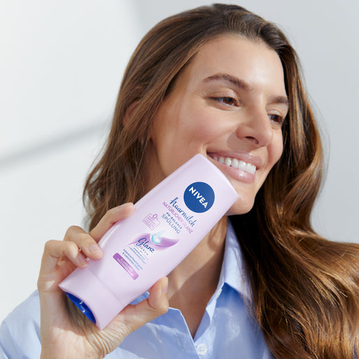 Nivea Hairmilk Natural Shine łagodna odżywka wyzwalająca blask włosów 200ml