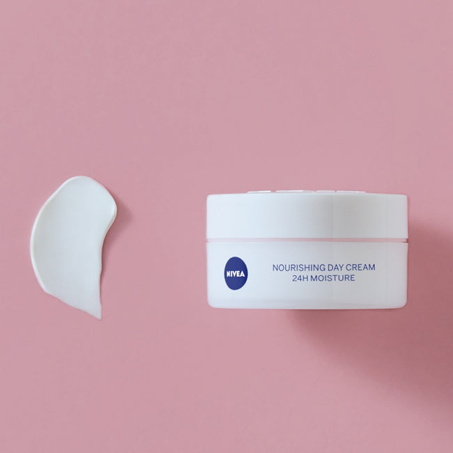 Nivea Sensitive Care zestaw odżywczy krem na dzień 50ml + kojący płyn micelarny 200ml
