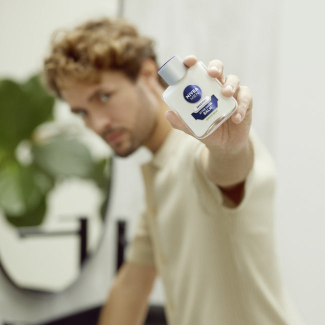 Nivea Men Sensitive Collection zestaw łagodząca pianka do golenia 200ml + łagodzący balsam po goleniu 100ml + żel pod prysznic 3w1 250ml