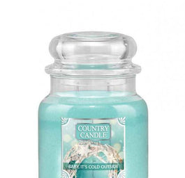 Country Candle Średnia świeca zapachowa z dwoma knotami Baby It's Cold Outside 453g