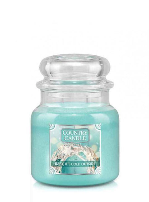 Country Candle Średnia świeca zapachowa z dwoma knotami Baby It's Cold Outside 453g