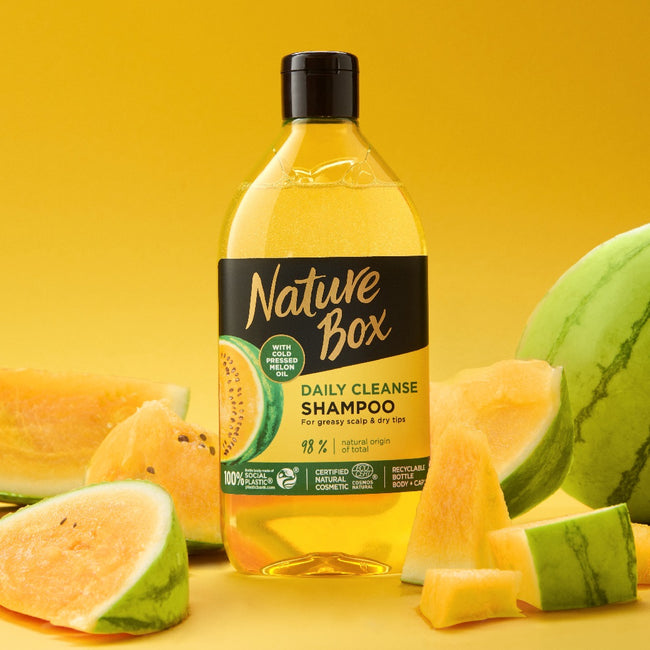 Nature Box Melon Oil szampon do włosów oczyszczający do przetłuszczającej się skóry głowy i wysuszonych końcówek z olejem z pestek z żółtego arbuza 385ml