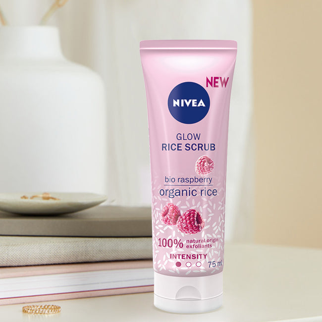 Nivea Glow Rice Scrub rozświetlający peeling ryżowy do twarzy z bio malinami 75ml