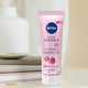 Nivea Glow Rice Scrub rozświetlający peeling ryżowy do twarzy z bio malinami 75ml