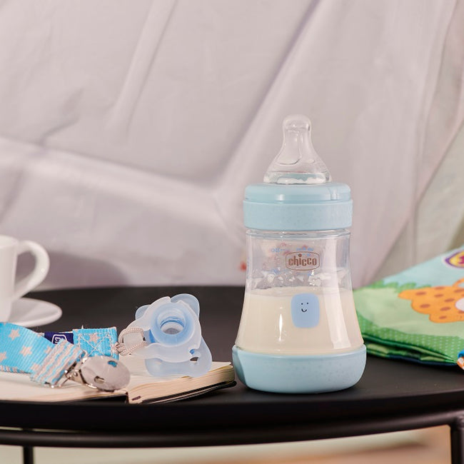 Chicco Lovely Baby Boy zestaw butelka antykolkowa Perfect 5 150ml + smoczek Physioforma Mini Soft + tasiemka do smoczka