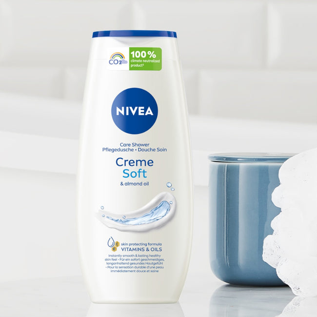 Nivea Beauty Collection zestaw Creme Soft żel pod prysznic 250ml + wygładzający krem do rąk 100ml + Fresh Natural antyperspirant roll-on 50ml + Smooth Sensation wygładzające mleczko do ciała 250ml + kosmetyczka