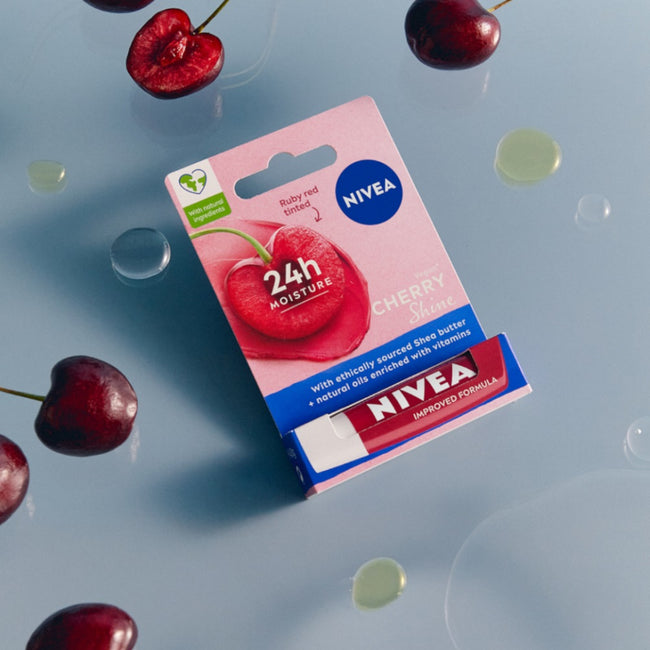 Nivea Pielęgnująca pomadka do ust Cherry Shine 4.8g
