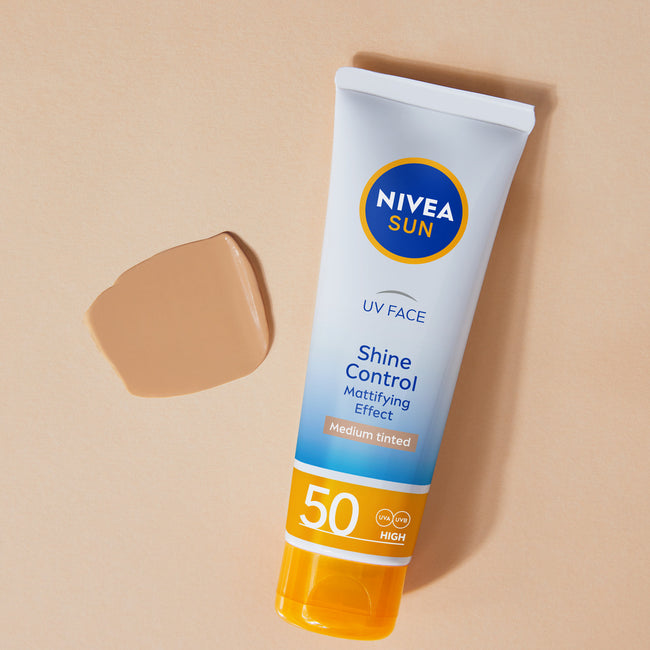 Nivea Sun UV Face Shine Control matujący krem do twarzy z wysoką ochroną SPF50 Medium Tinted 50ml