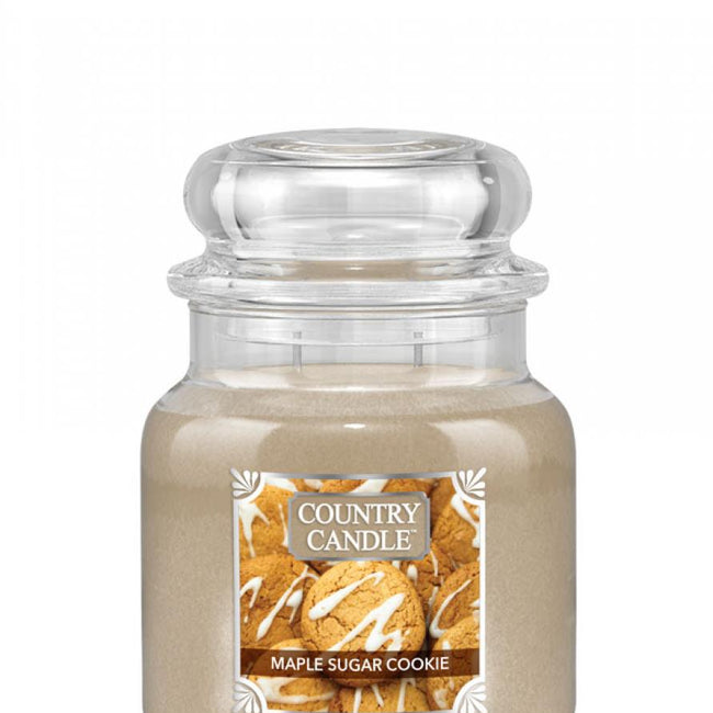 Country Candle Średnia świeca zapachowa z dwoma knotami Maple Sugar Cookie 453g
